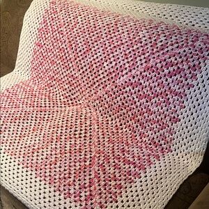 😄Hand crocheted wool blanket throw pinks